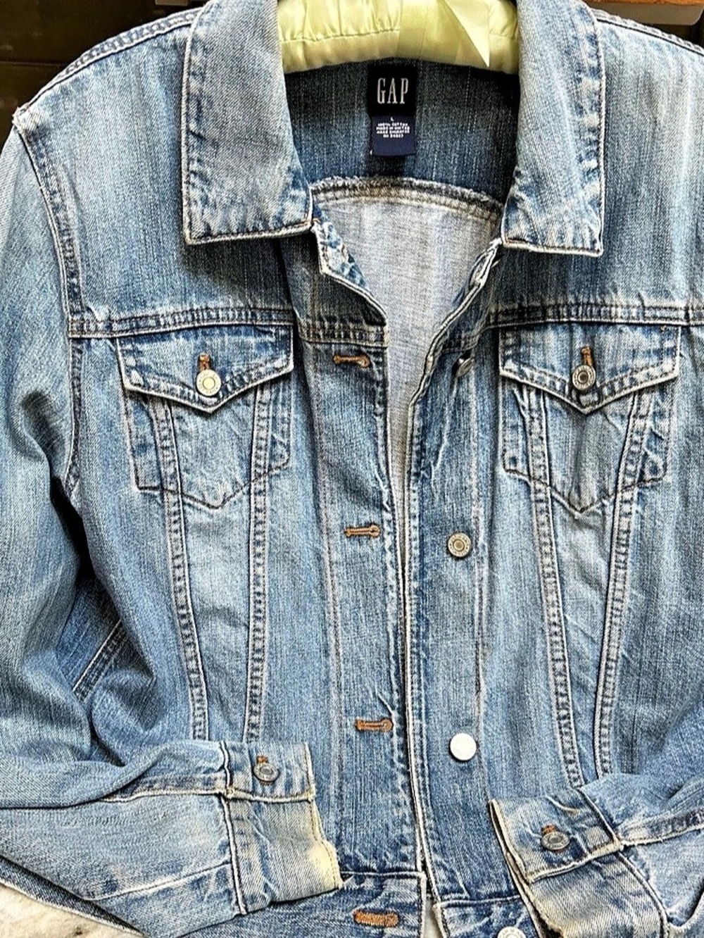 Gap Classic Denim Trucker Jacket Jean Jacket Size Large Blue vintage womens Larg